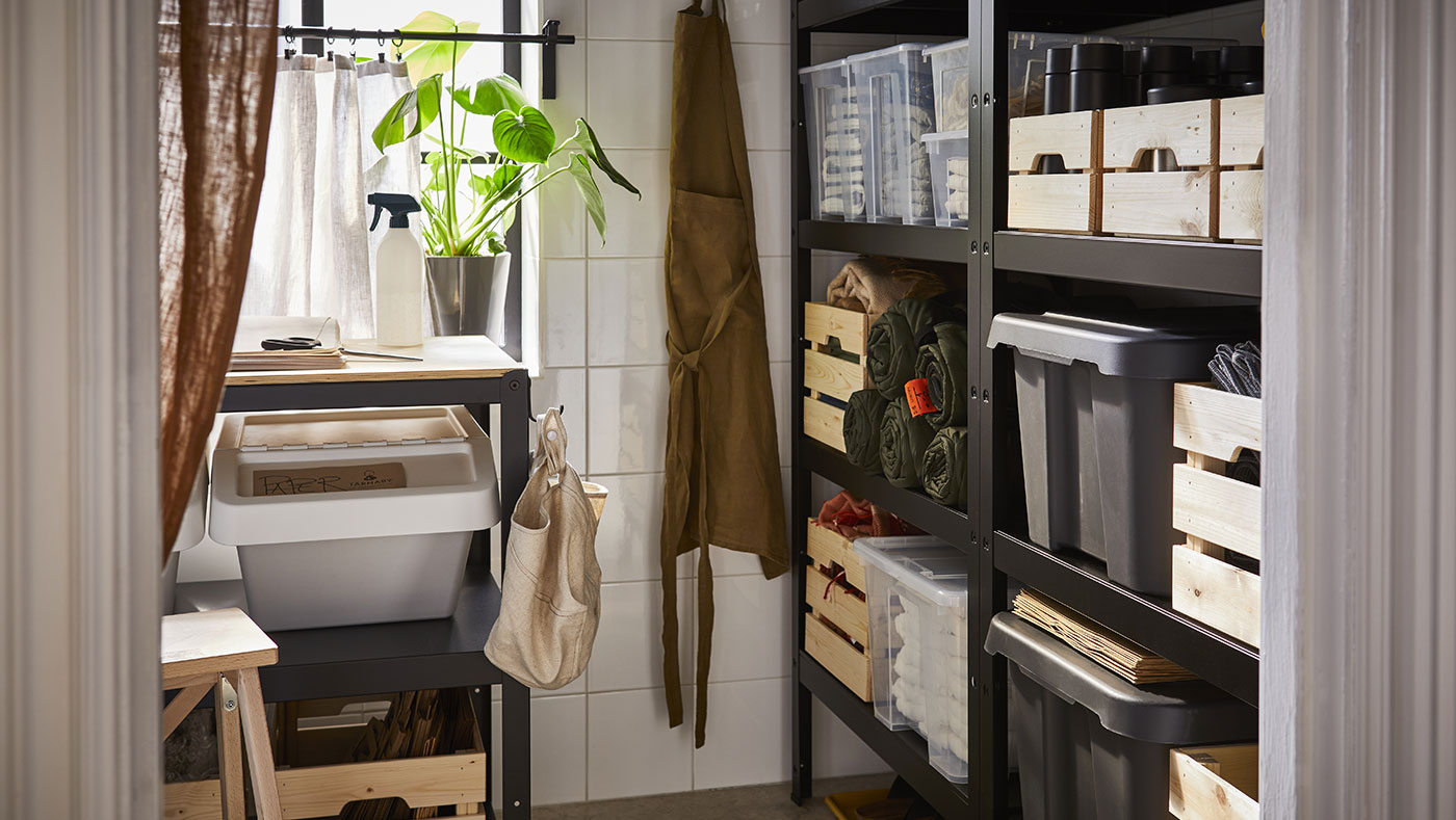A storage room with a BROR workbench, a SORTERA recycling bin, and to the right, a BROR shelving unit with KNAGGLIG and SAMLA boxes.