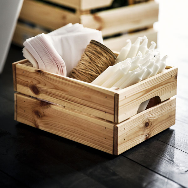 A KNAGGLIG box filled with unscented JUBLA candles.