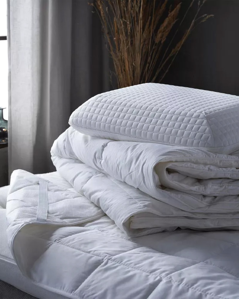 A pair of duvet sets: SMÅSPORRE and FJÄLLARNIKA.