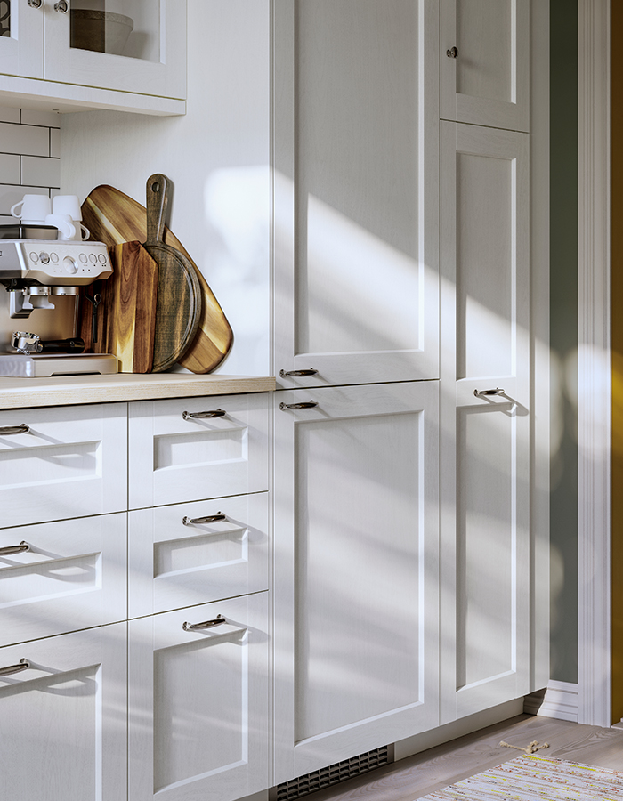 High and base kitchen cabinets METOD/MAXIMERA with ENKÖPING drawer fronts and ENERYDA handles.