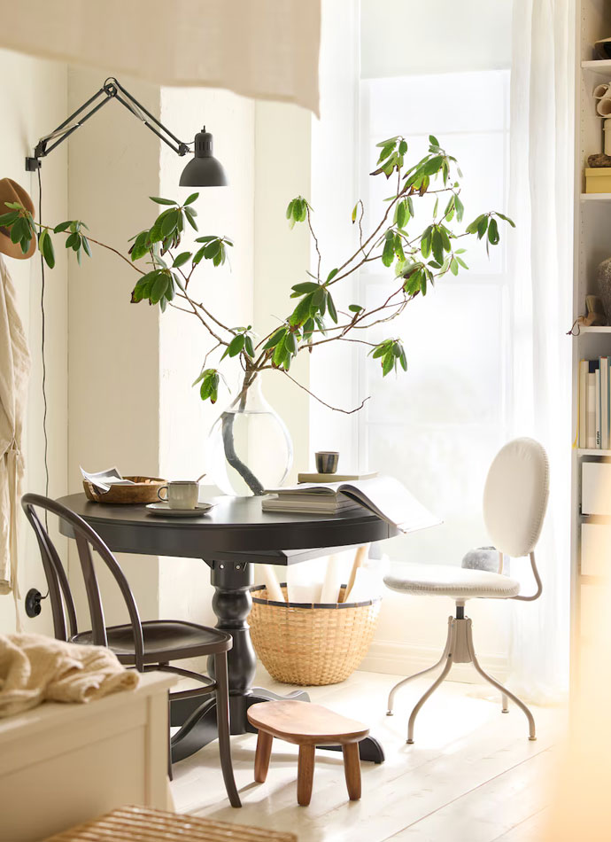 BJÖRKBERGET Conference chair with INGATORP Extendable round table