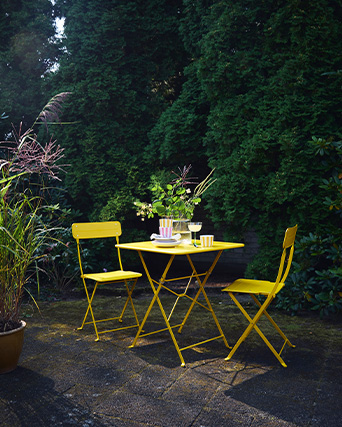 SUNDSÖ mesa plegable y 2 sillas plegables amarillo