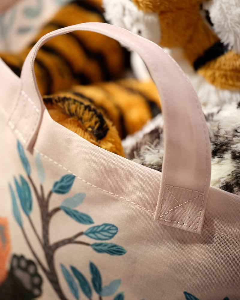 A close-up of the ALPTALL storage bag handle.