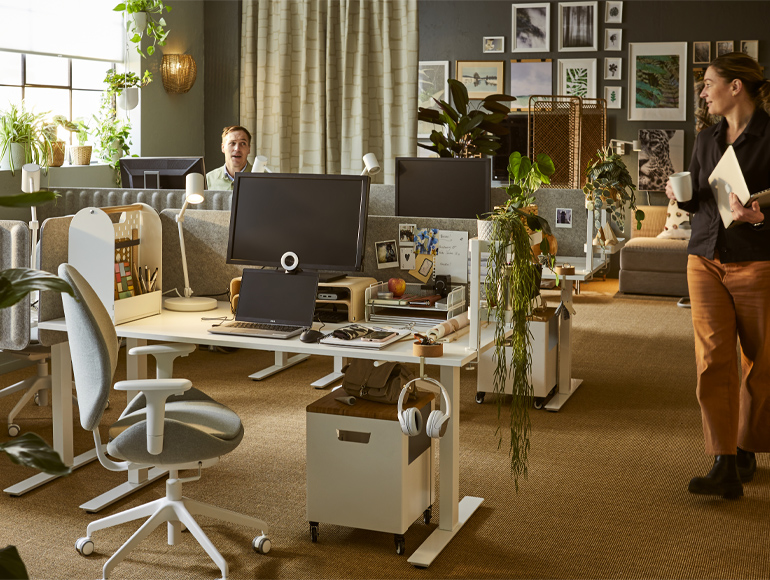 A modern oasis that’s also a business office