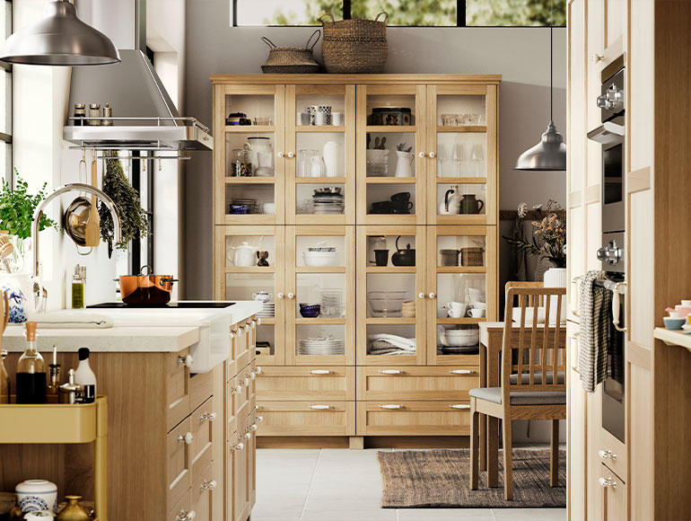 An organized kitchen that never goes out of style