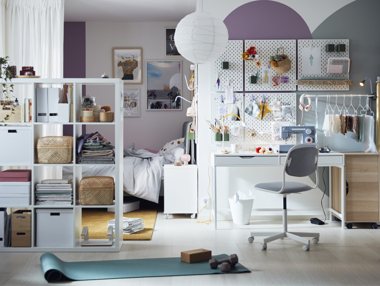 Una habitación juvenil que rebosa creatividad
