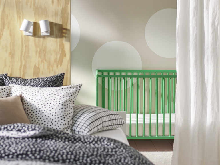 Un pequeño dormitorio familiar que se renueva para compartir más y mejor